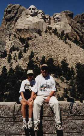 Monja & Ralph at Mount Rushmore